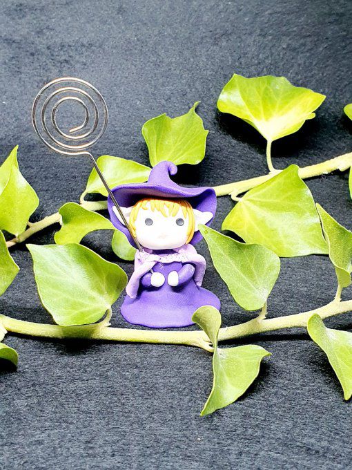 petite gnome mauve porte carte