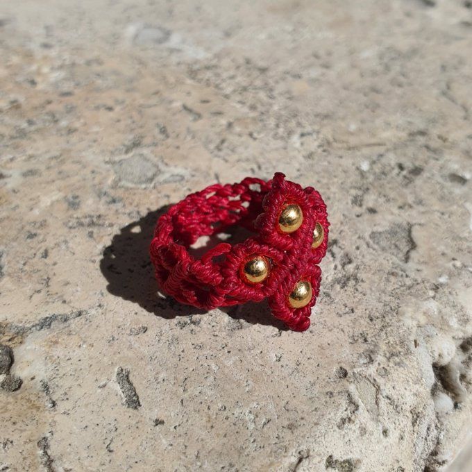 bague porte-bonheur rouge foncé