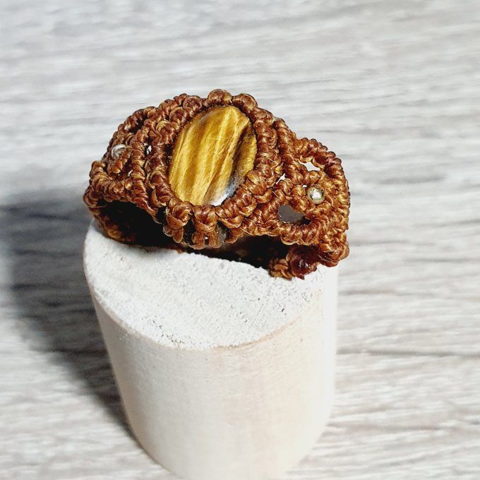 Bague Ecorce dorée - pierre oeil de tigre et micro macramé