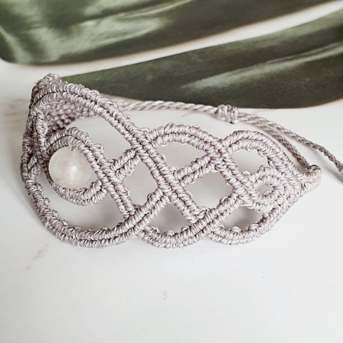 Bracelet inspiré des noeuds celtiques - macramé et perle pierre naturelle