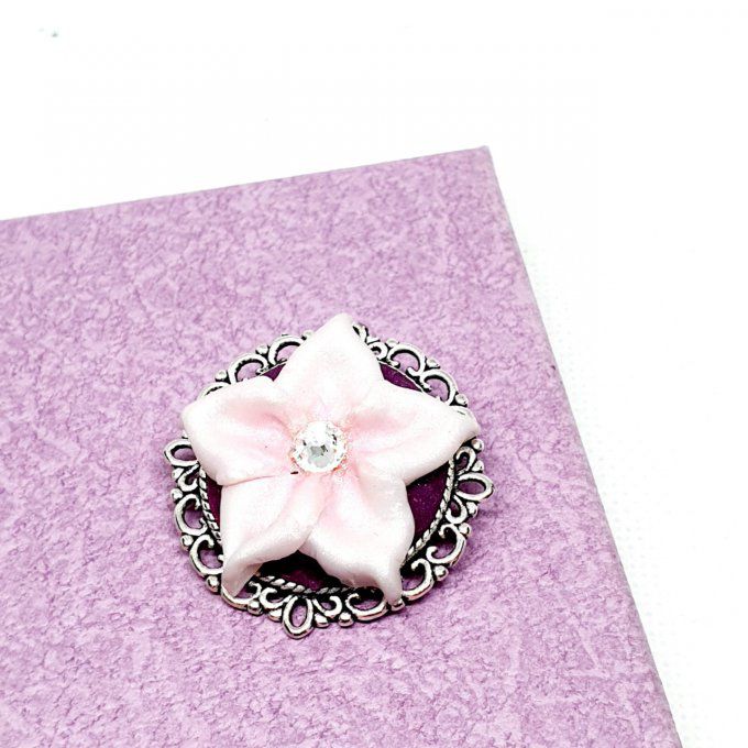 broche fleur nacrée