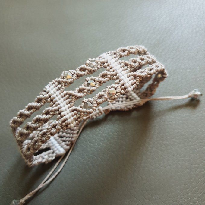 Manchette Dentelle de Lumière – bracelet en micro macramé