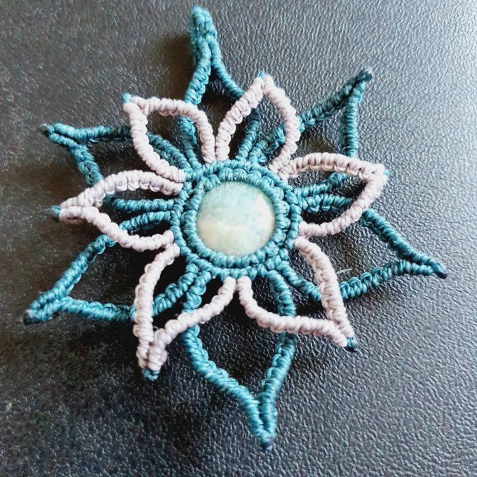 Collier pendentif fleur mandala