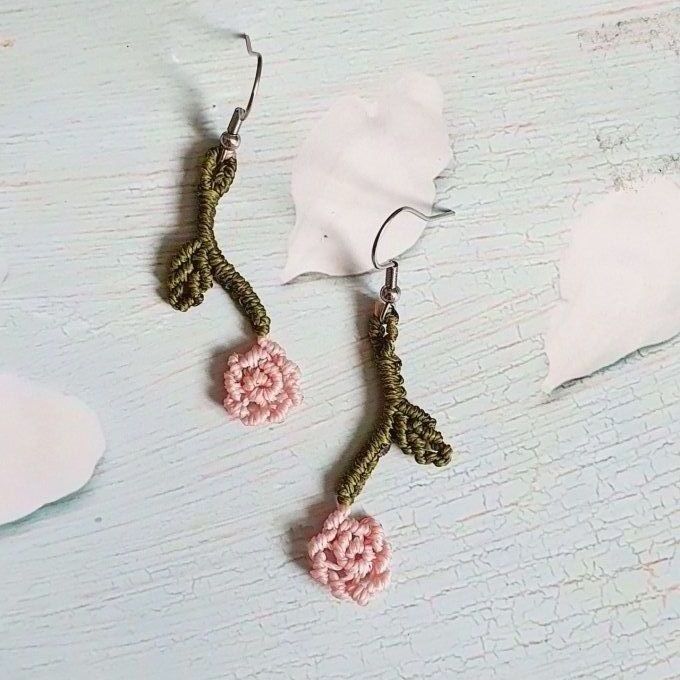 boucles d'oreilles roses 