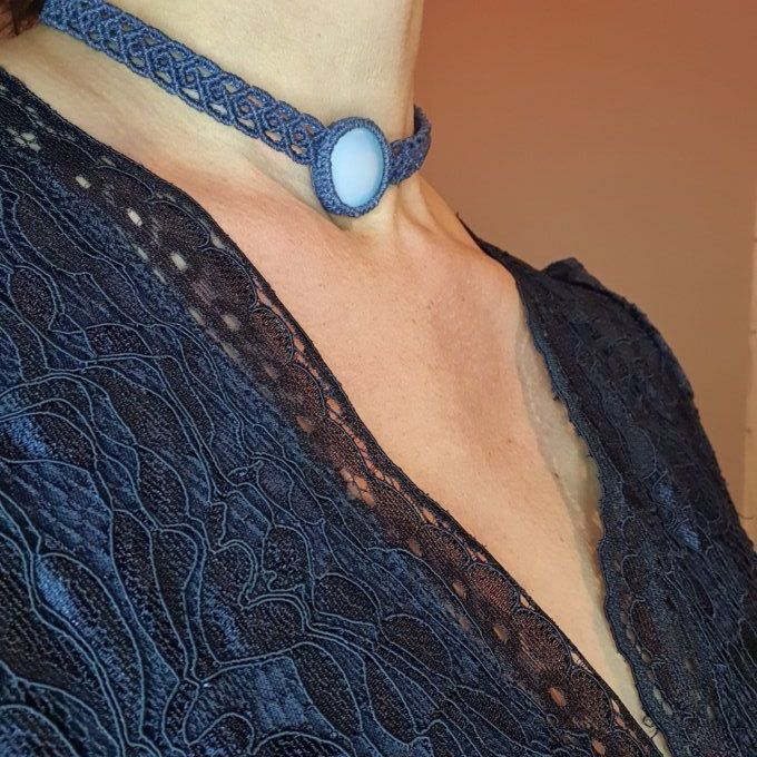 Collier ras de cou - bleu marine et opalite