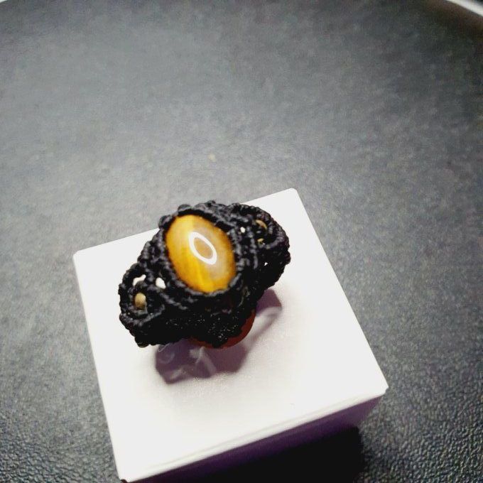 Bague micro macramé et oeil de tigre