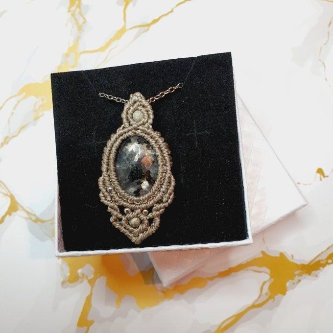 Collier pendentif labradorite noire (larvikite)