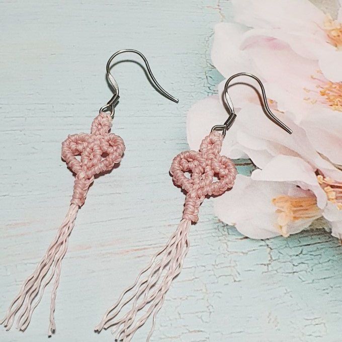 Boucles d'oreilles pendantes coeurs style médiéval