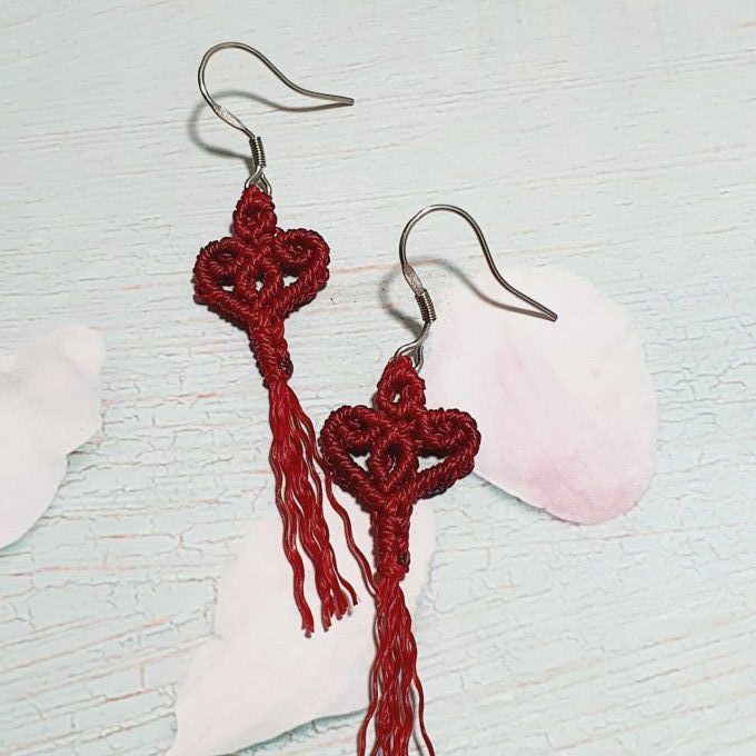 Boucles d'oreilles pendantes coeurs style médiéval