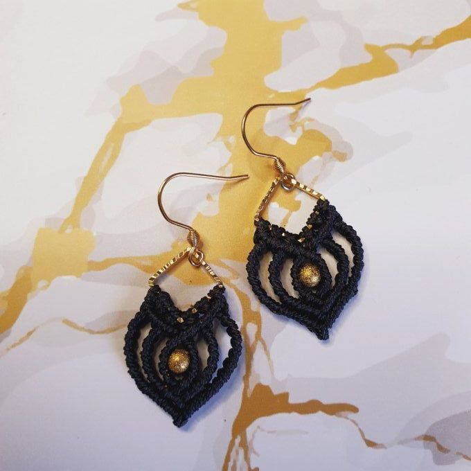 boucles d'oreilles noir et doré