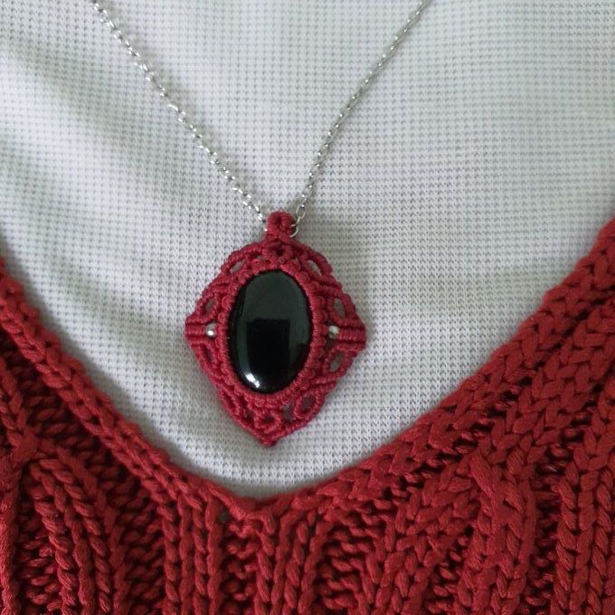 collier pendentif agate noire