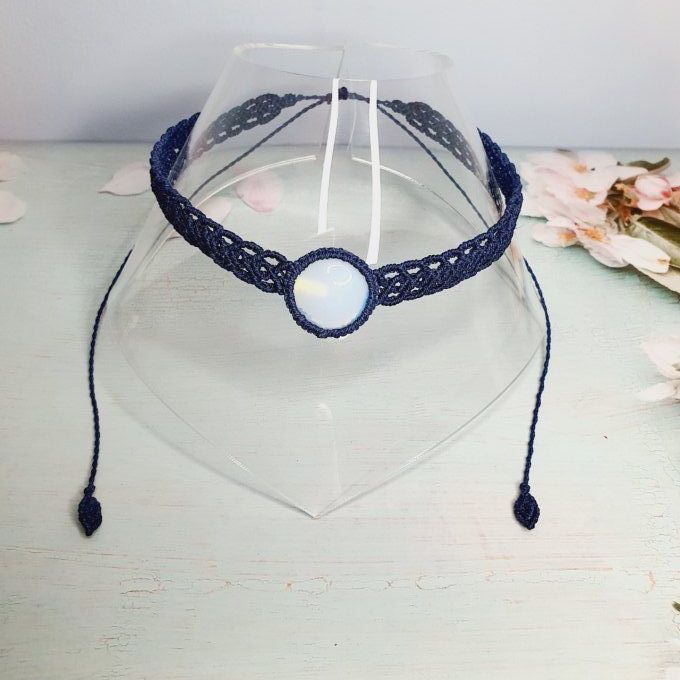 Collier ras de cou - bleu marine et opalite