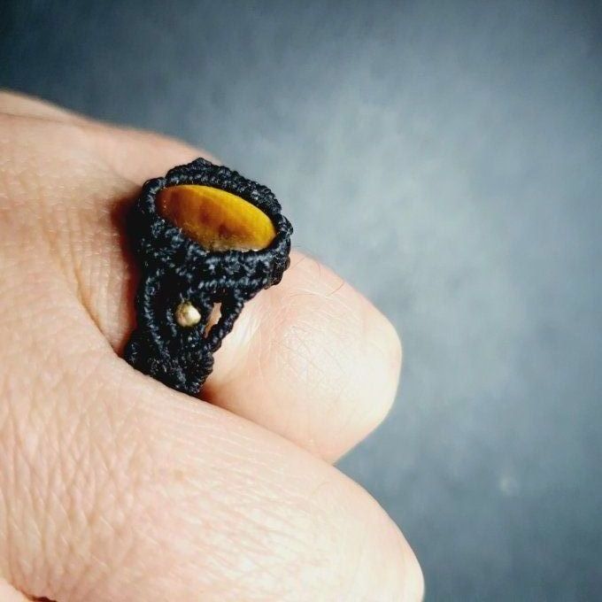 Bague micro macramé et oeil de tigre